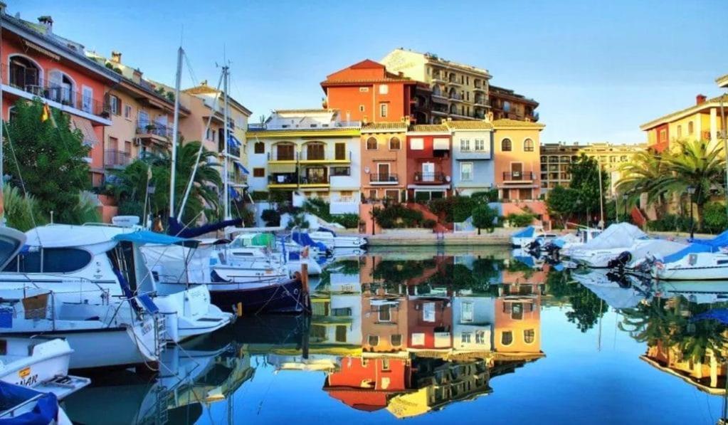 Apartamento Ideally Located On *
